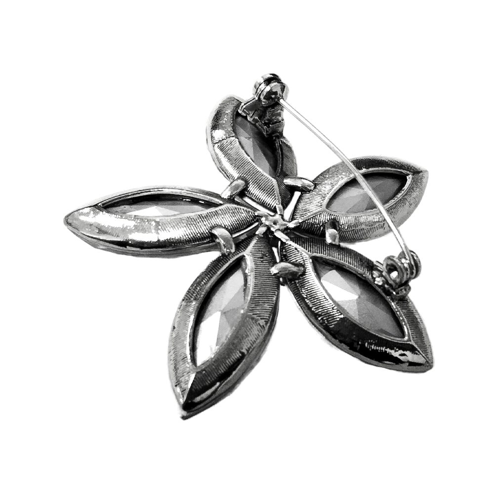 Fiore Luna Брошь Цветок с пятью лепестками Арт.: BR14494 BW/S