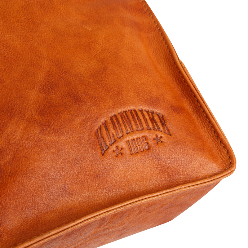 Klondike 1896 Рюкзак-сумка KLONDIKE DIGGER «Mara», натуральная кожа цвета коньяк, 32,5 x 36,5 x 11 см Арт.: KD1070-04