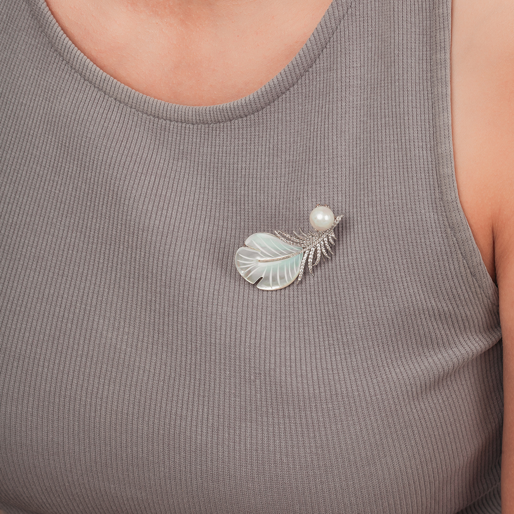 Fiore Luna Брошь Перо Natural shell + Artificial pearl Арт.: XR07613A1 S