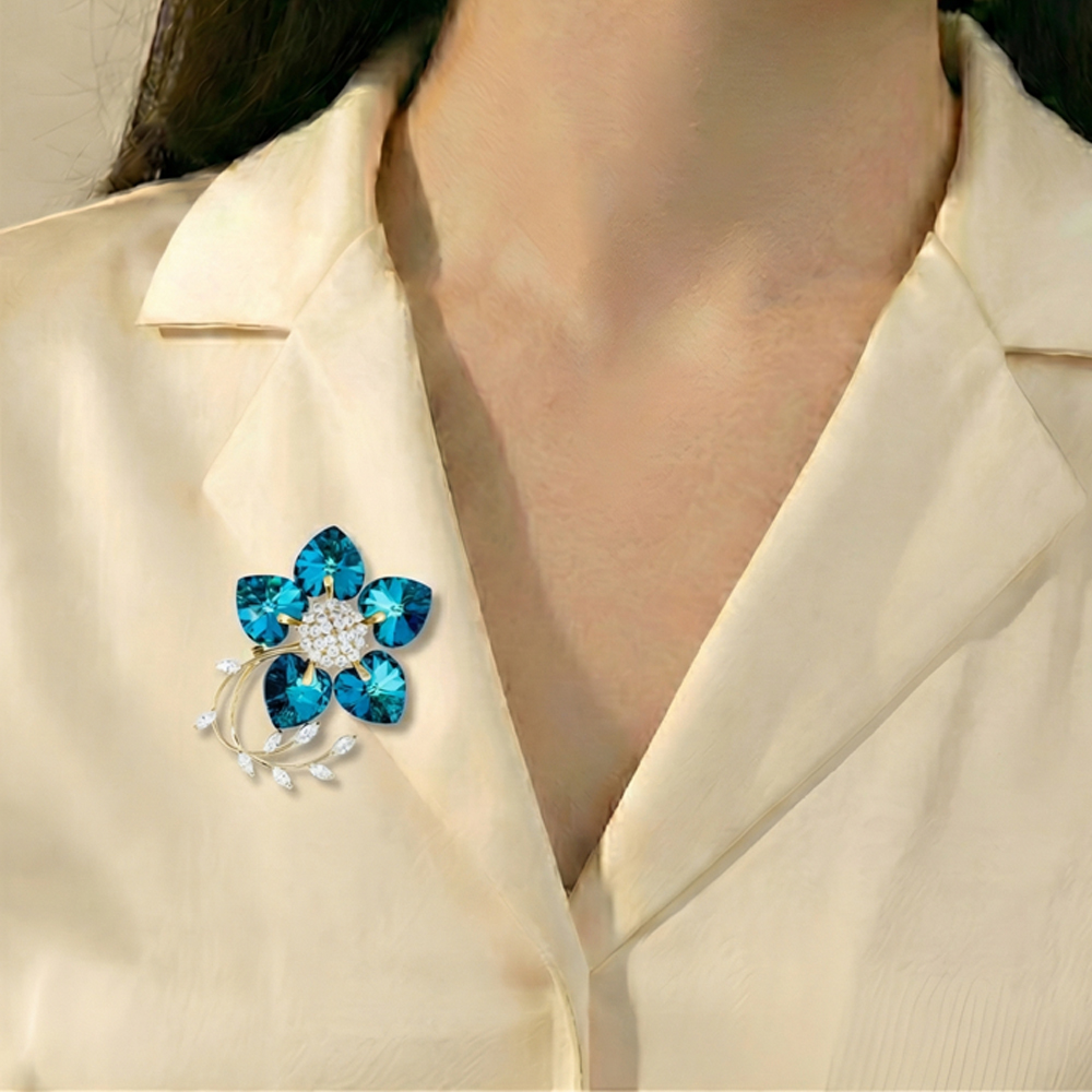 Fiore Luna Брошь Цветок Swarovski crystal + Zircon Fiore Luna XR10675F BL/G Арт.: XR10675F BL/G