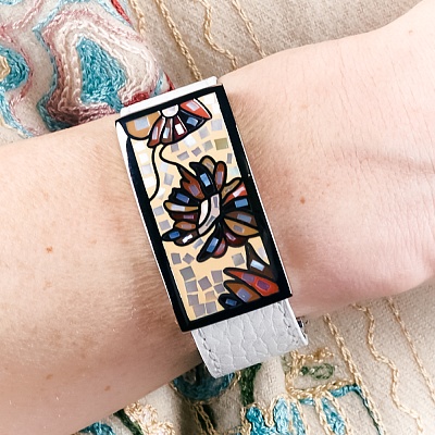 Браслет на белом кожаном ремешке  Fiore Luna  CB13598-27 