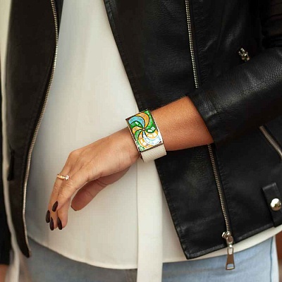 Браслет на кожаном белом ремешке  Fiore Luna  CB01751-2 M 