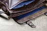 Сумка через плечо KLONDIKE DIGGER «Joe», натуральная кожа в темно-коричневом цвете, 28 x 32 x 8 см Арт.: KD1050-03
