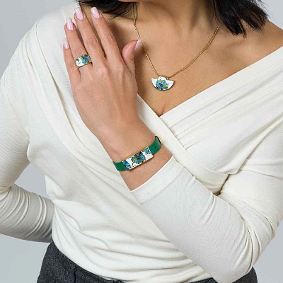 Браслет на зеленом  кожанном ремешке  Fiore Luna  CB03599-25A 