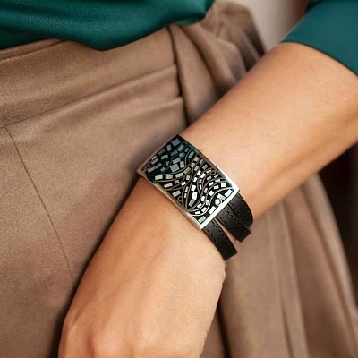 Браслет на кожаном черном ремешке 3 оборота  Fiore Luna  CB00995-8 BW 